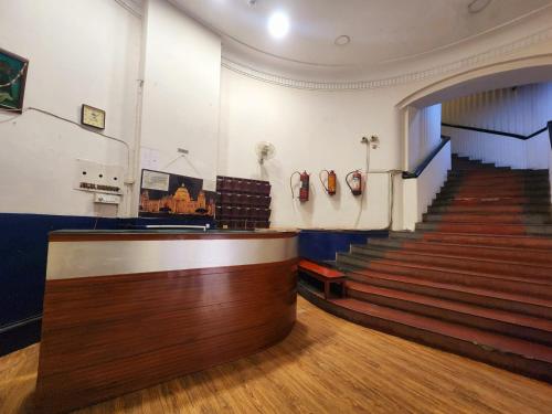 a room with stairs and a podium in a synagogue at Hotel Raunak in Kolkata