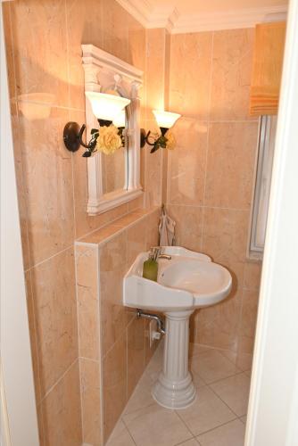 Ένα μπάνιο στο Appartement Rhodos