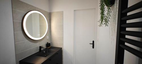 Ein Badezimmer in der Unterkunft À l'aise