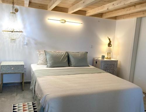 Charming Riverfront Escape - Beach Riviera and Town