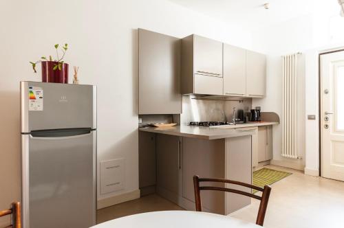 Youhosty - Navigli View Apartment