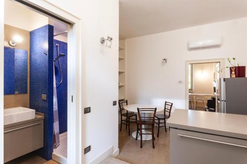 Youhosty - Navigli View Apartment