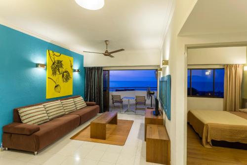 Ένα ή περισσότερα κρεβάτια σε δωμάτιο στο Sri Sayang Seaview Holiday Home
