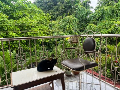 Taman di luar Grand 1Bhk 8 Apartment by Natures Haven