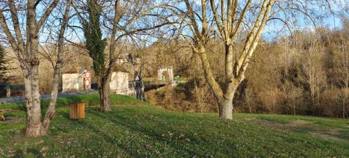 Ein Garten an der Unterkunft À l'aise