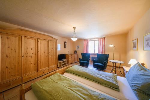 a bedroom with a bed and a desk and chairs at Albergo Ristorante Grotto Miralago in Miralago