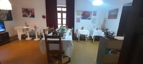 Restaurace v ubytování Hostal del Cerro