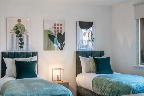Ένα ή περισσότερα κρεβάτια σε δωμάτιο στο Cambridge 5 Bedrooms Sleeps 10 Free Parking 4 Bathrooms