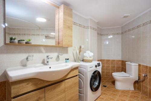 Yioula's apartment