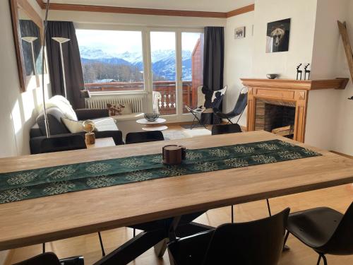 Cosy Rooftop Downtown Crans-Montana with Stunning View and Swimming Pool