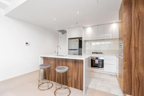 Η κουζίνα ή μικρή κουζίνα στο Fabulous 2BR 2BA Apartment in the Central District - Hosted by Canstay