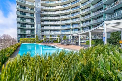 Πισίνα στο ή κοντά στο Fabulous 2BR 2BA Apartment in the Central District - Hosted by Canstay