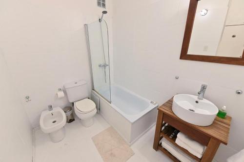 a bathroom with a toilet and a sink and a shower at Art house Palermo Hollywood in Buenos Aires