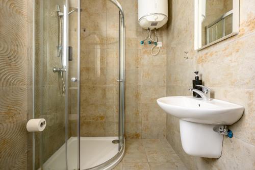 Koupelna v ubytování F11 Room 3, private Room two single beds shared bathroom in shared Flat