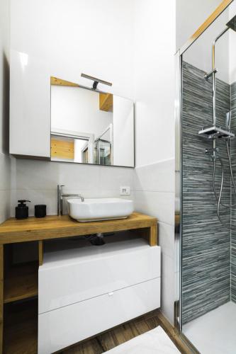 a bathroom with a sink and a mirror at Le Coin Du Bois Chambre d'Hotes in Nus