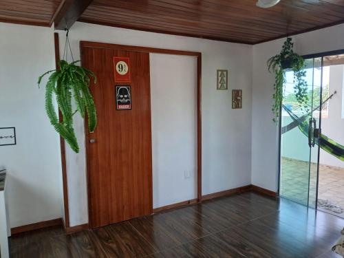 サン・ペドロ・ダ・アルデイアにあるKitnet São Pedro Aldeia 10 min Ilha Boi Lagoa Araruamaの空間