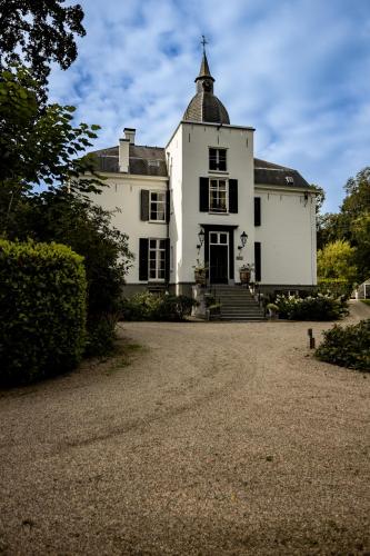 a large white house with a black roof at Landgoed Loenen B&B in Slijk-Ewijk