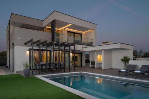 Villa Zenith with private pool and jacuzzi