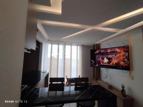 Μια τηλεόραση ή/και κέντρο ψυχαγωγίας στο Acogedor apartamento en Bogotá
