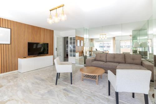 Luxurious Apartment with Sea and Carlton View