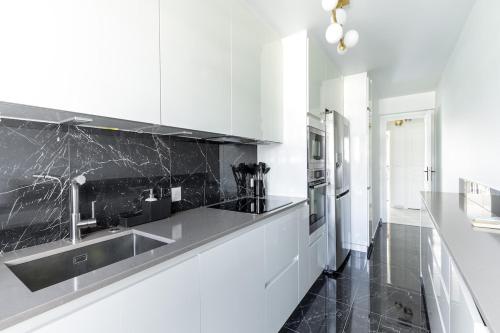 Luxurious Apartment with Sea and Carlton View
