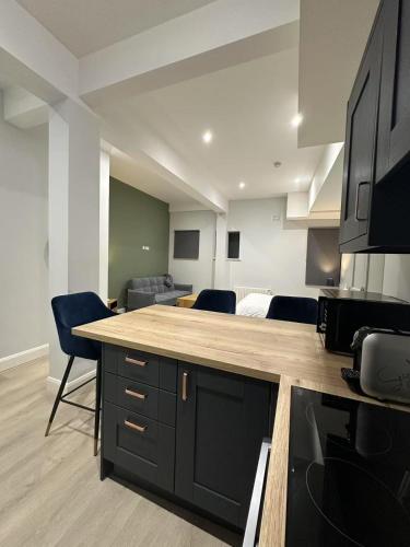a living room with a desk with a tv on it at Abbey Apartments in Dublin