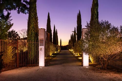 Zahrada ubytování La Bastide de Damien, 5 clefs Demeure d'Exception et Table Remarquable dans le guide Teritoria, JACUZZI Privatif, Cuisine étoilée Dominique Frérard