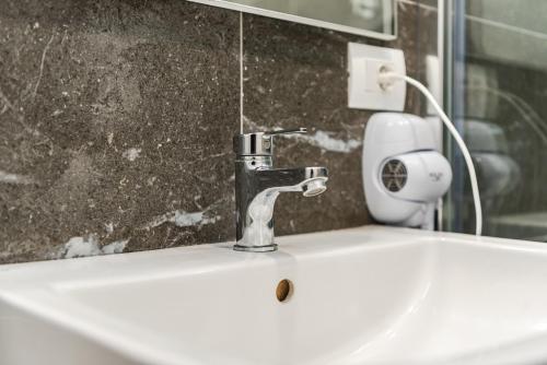 Ein Badezimmer in der Unterkunft Apart Hotel Perla Resort Lalez Durres
