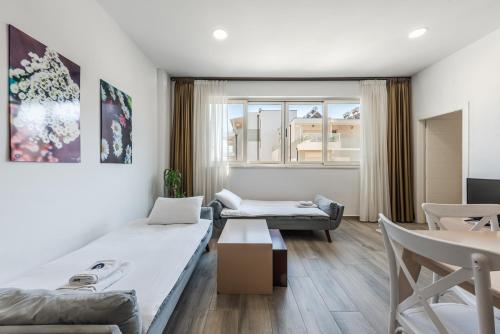 Ein Bett oder Betten in einem Zimmer der Unterkunft Apart Hotel Perla Resort Lalez Durres
