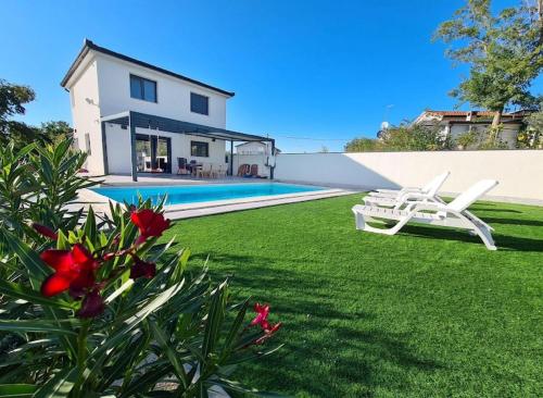 Ferienhaus in Murine mit Privatem Pool