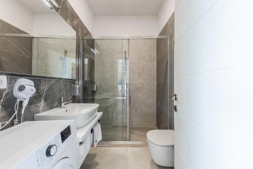 Ein Badezimmer in der Unterkunft Apart Hotel Perla Resort Lalez Durres