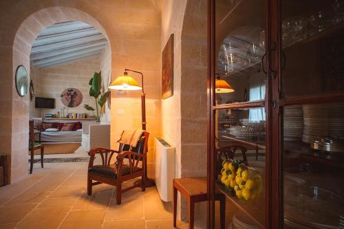 a living room with a table and chairs and a room at Villa Li Curti con piscina in comune, un'oasi in paese! in Ortelle