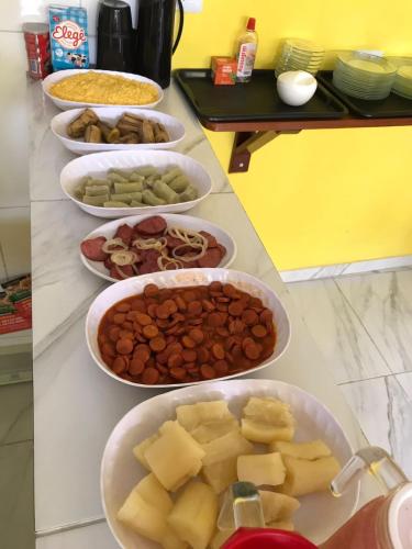 Makanan di atau berdekatan rumah tamu ini