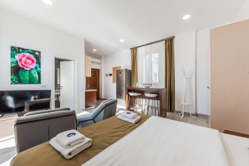 Ein Bett oder Betten in einem Zimmer der Unterkunft Apart Hotel Perla Resort Lalez Durres