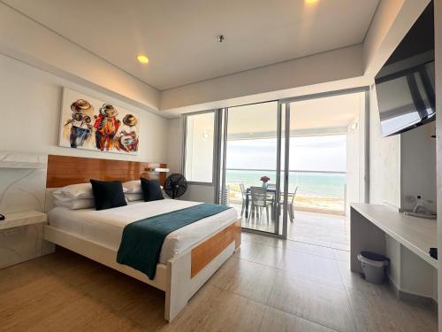 En eller flere senge i et værelse på Cartagena Suite Lujo Vista Mar 5 min Aeropuerto
