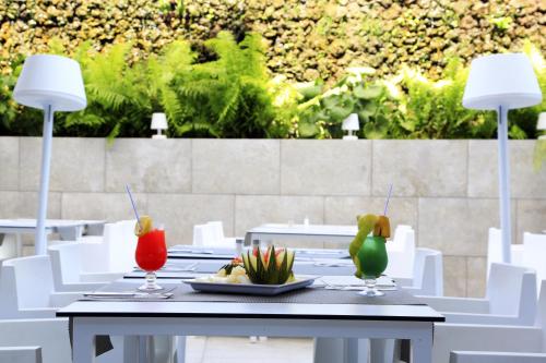 Drinks på Akeah Broncemar