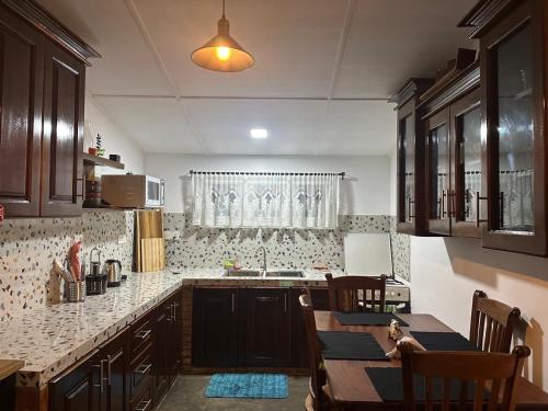 Η κουζίνα ή μικρή κουζίνα στο LAZA villa