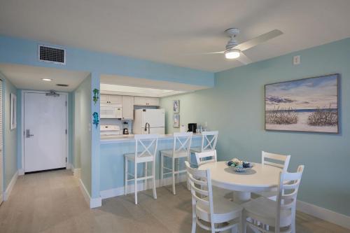 Η κουζίνα ή μικρή κουζίνα στο Sundial F407- Gorgeous Fully Equipped Residence at Sundial Sanibel
