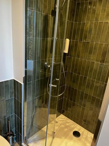 Cit'Hotel Le Louvre Orangeにあるバスルーム