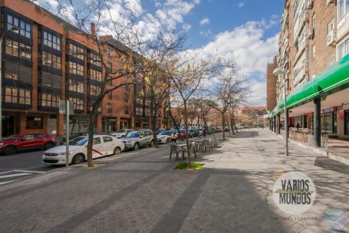Escapada con parking para 3, vive la Latina