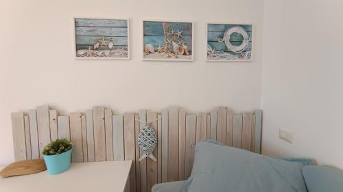 Posezení v ubytování Le Terrazze - 2 rooms flat with a pool and a terrace with a stunning lake view