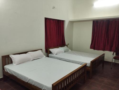 Postel nebo postele na pokoji v ubytování Sree Vaishnavam Home Stay