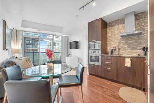 Gallery image of Cozy Unit Near Scotiabank Arena, MTCC & Rogers Centre in Toronto