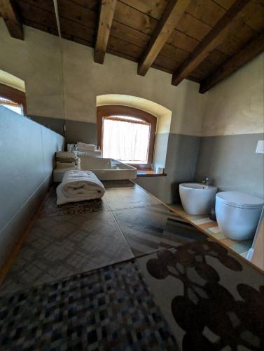 a large bathroom with two sinks and two toilets at Casale Elisa Country Hotel in Ladispoli