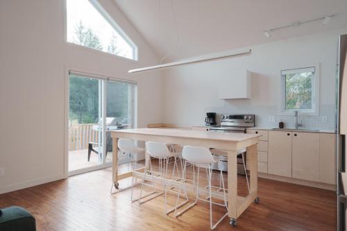 Una cocina o cocineta en Chalets OST Shefford FORFAIT GROUPE