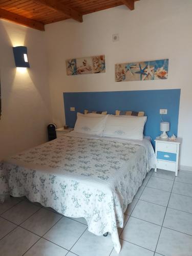 Bed and Breakfast Cala Lunaにあるベッド