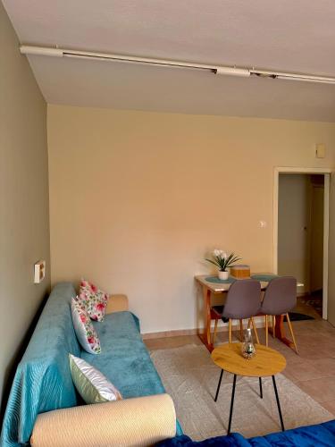 Χώρος καθιστικού στο Alpha apartment H1