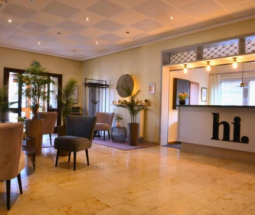 a waiting room with a table and chairs at Hotel Alte Post in Krefeld