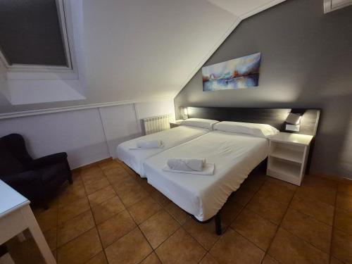 Postel nebo postele na pokoji v ubytování Hotel Tierra de Garnacha