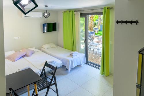 Postel nebo postele na pokoji v ubytování Bikini Apartments